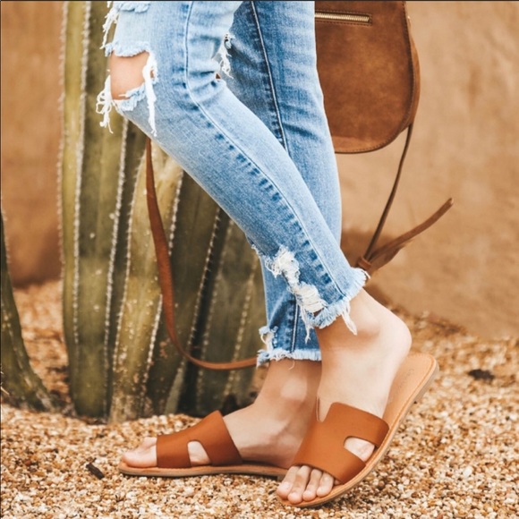 🆕 Sofia - Tan Slides - Picture 5 of 5